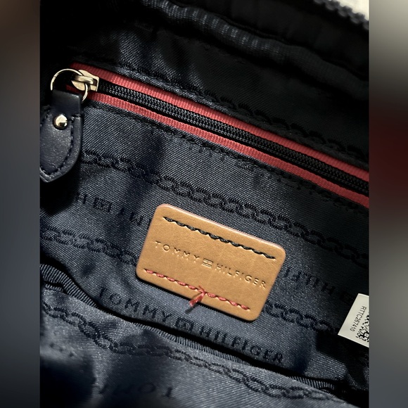 Tommy Hilfiger Fanny Pack - Picture 4 of 4